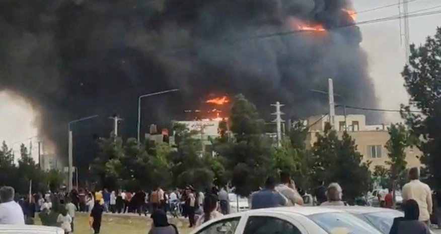 Tehranda ticarət mərkəzində yanğın baş verib