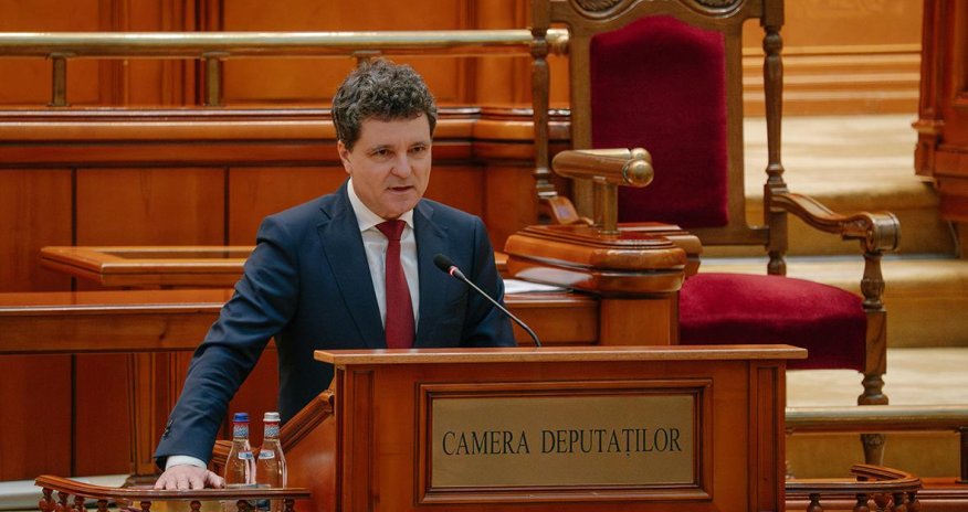 Президент Румынии прервал визит в Армению после вотума недоверия правительству