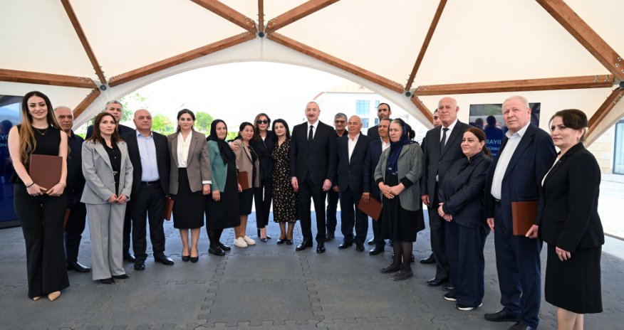 Prezident və birinci xanım Şükürbəyli sakinləri ilə görüşüblər - Yenilənib