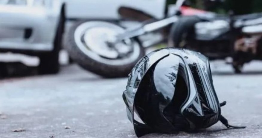 Bakıda motosiklet yerüstü piyada keçidinə çırpılıb, sürücü ölüb