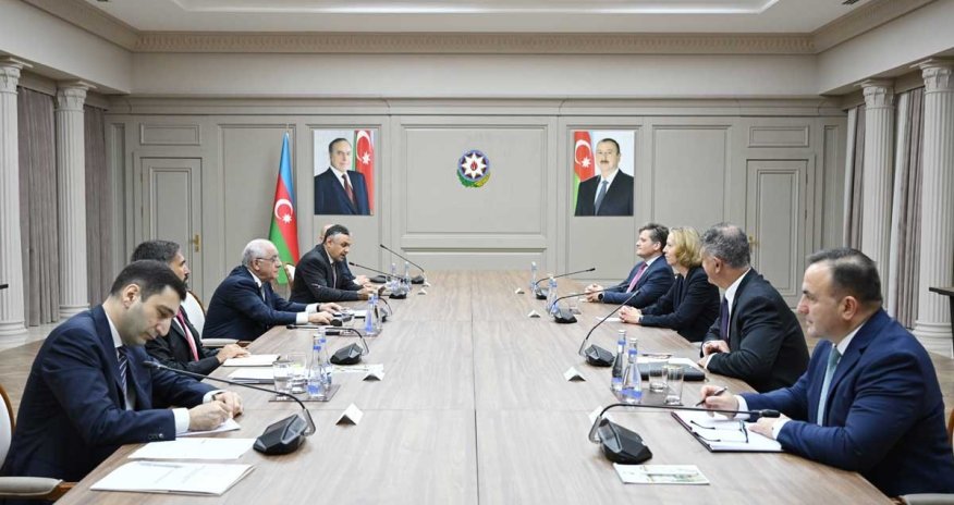 
Əli Əsədov BP-nin nümayəndə heyəti ilə görüşüb