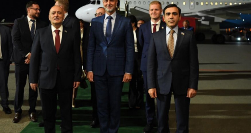 Rixard Raşi Azərbaycana rəsmi səfərə gəlib