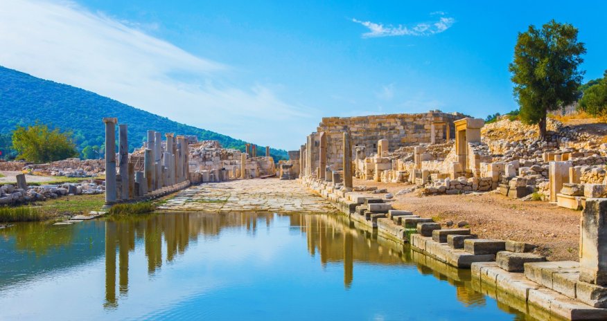 Günəşli sahillər və qədim irs: Antalyanın tarixi panoramas





