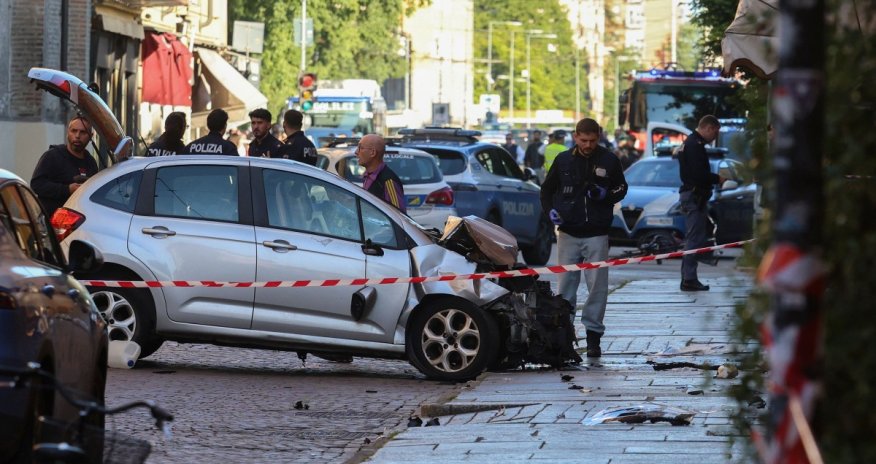 İtaliyada avtomobil izdihama çırpılıb, azı 10 nəfər xəsarət alıb