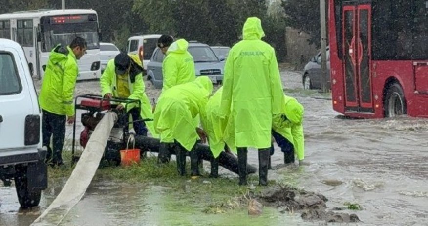 Bakıda intensiv yağışın nəticələri aradan qaldırılır