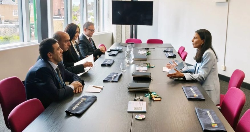 Emin Əmrullayev "Microsoft"un Qlobal Təhsil üzrə direktoru ilə görüşüb