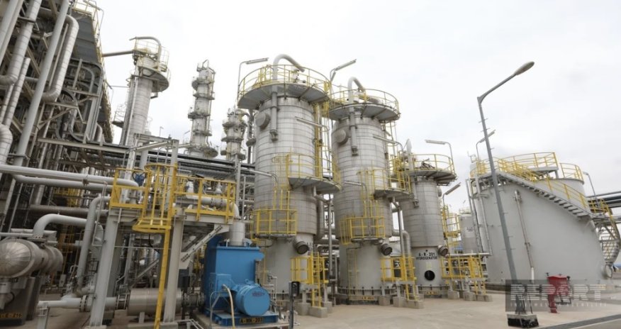 Azerbaijan cuts urea output by 27% in January-April