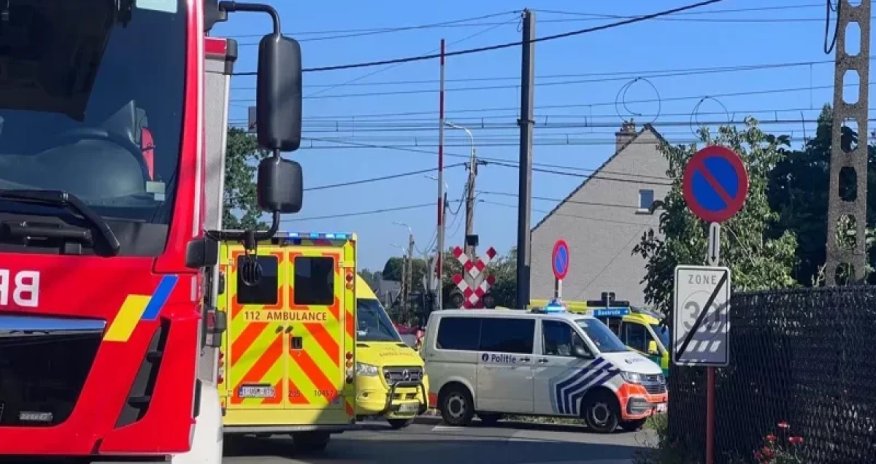 В Бельгии при столкновении школьного автобуса и поезда погибли несколько человек