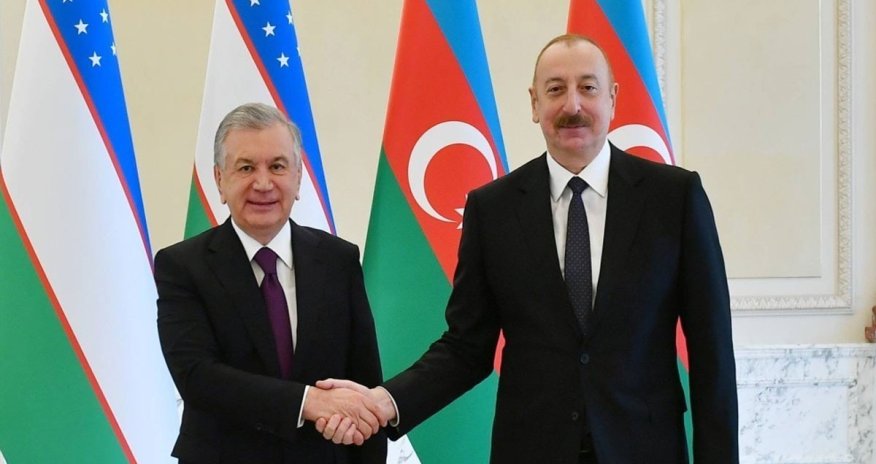 Шавкат Мирзиёев поздравил Президента Ильхама Алиева