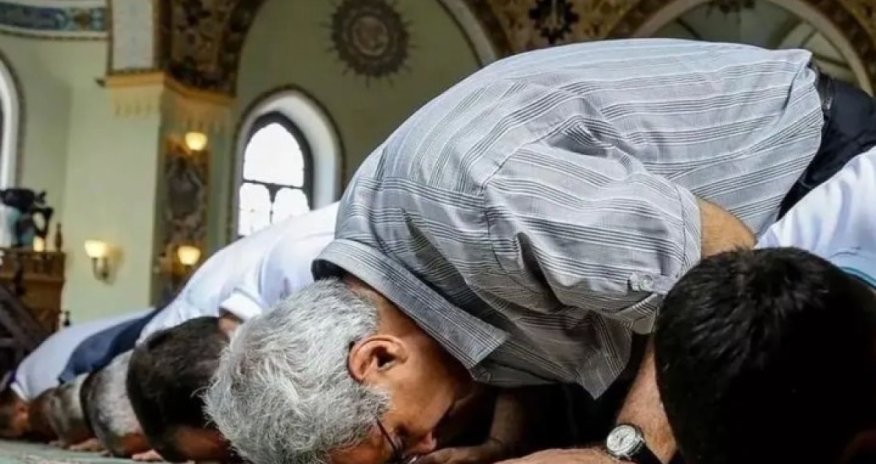 Əjdərbəy və Təzəpir məscidlərində bayram namazı qılınıb