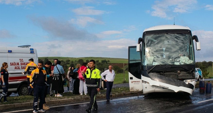 Türkiyədə sərnişin avtobusu qəzaya uğrayıb ,xəsarət alanlar var