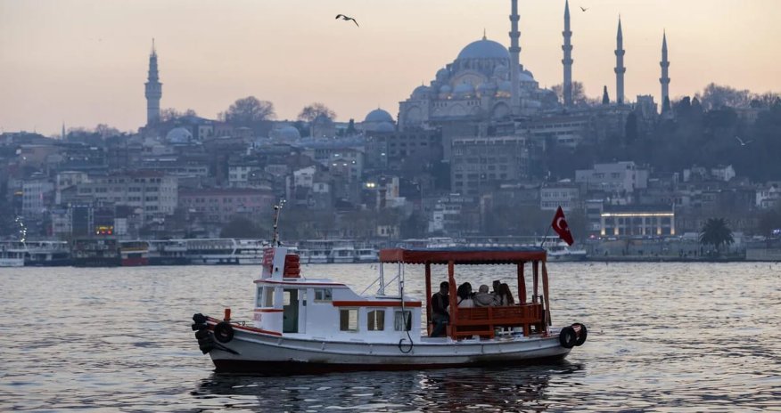 Seysmoloq İstanbulda güclü zəlzələ riski barədə xəbərdarlıq etdi