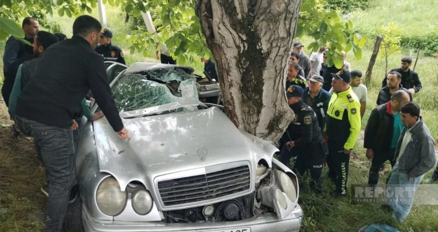 Oğuzda avtomobil ağaca çırpılıb, xəsarət alanlar var