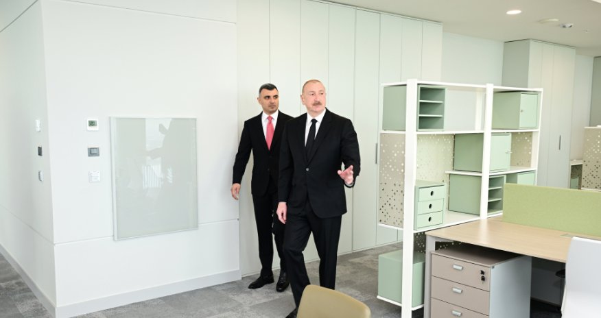 Əliyev Mərkəzi Bankın 35 mərtəbəli yeni inzibati binasının açılışında iştirak edib