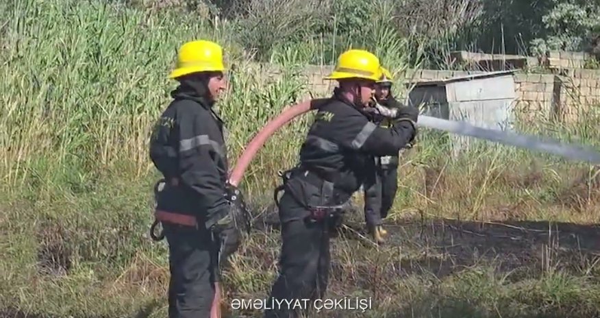 Badamdarda 100 kvadratmetr ərazi yanıb