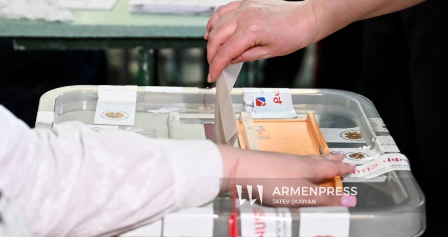 Ermənistanda seçki müşahidəçisi səsvermənin gizliliyini pozmaq şübhəsi ilə saxlanılıb