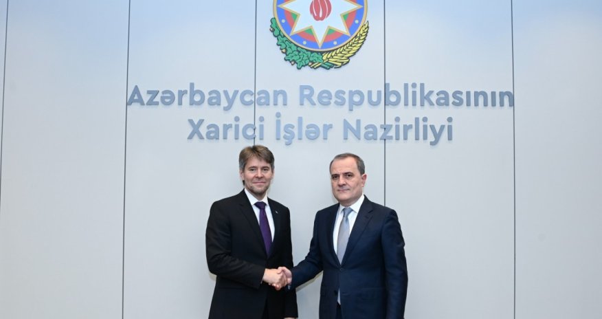 
Ceyhun Bayramov Slovakiya XİN-in dövlət katibi ilə görüşüb