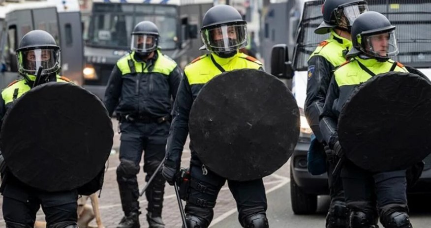 В нидерландском Вейк-бий-Дурстеде полиция задержала 7 участников беспорядков