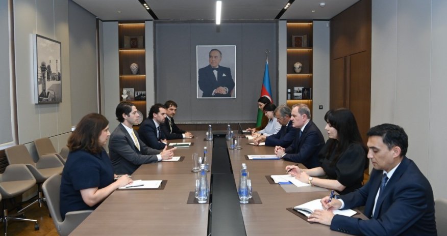 Ceyhun Bayramov Ben Bləklə TRIPP layihəsinin icrasını müzakirə edib