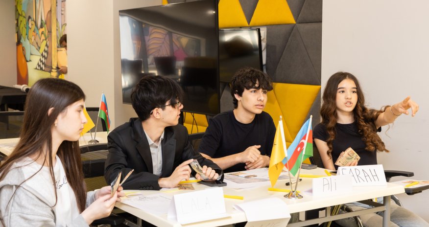 LANDAU School students participated in the internship program at Yelo Bank