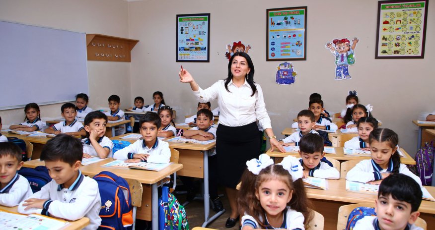 Məktəblərdə müəllimlərin geyimi qanunla tənzimlənəcək