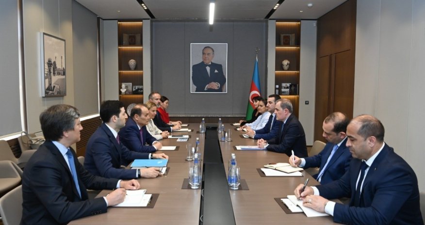 Ceyhun Bayramov Bağdad Amreyevin rəhbərlik etdiyi nümayəndə heyətini qəbul edib
