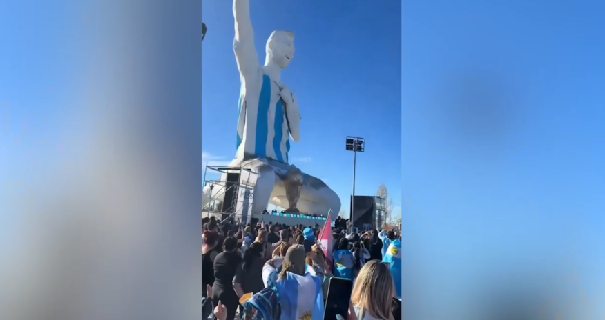 В Аргентине открыли 26-метровую статую Лионеля Месси