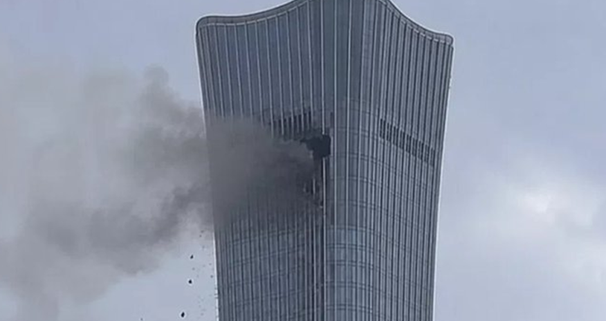 Çində təyyarə 109 mərtəbəli binaya çırpılıb