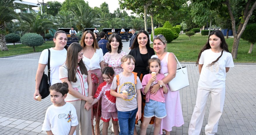Leyla və Arzu Əliyevalar Dənizkənarı Milli Parkda açılış və təqdimat mərasimlərində iştirak ediblər