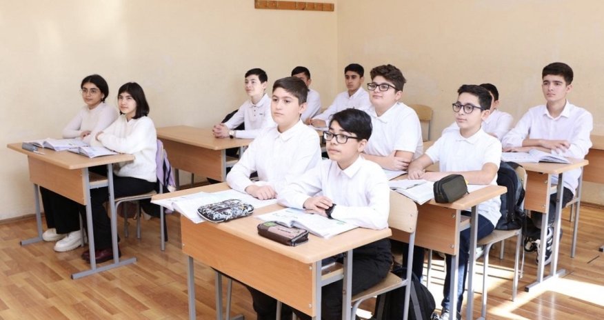 Azerbaijan restricts mobile phone use in schools