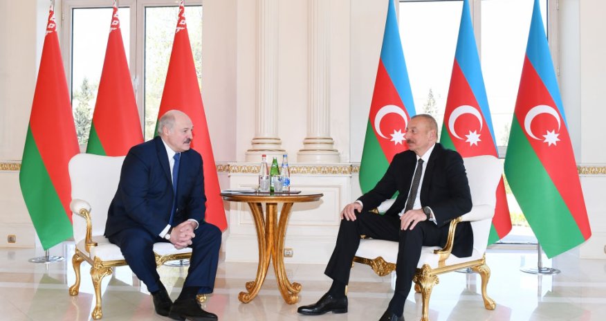 Əliyev Belarusun Müstəqillik Günü münasibətilə Lukaşenkonu təbrik edib