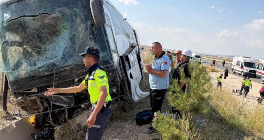 Türkiyədə sərnişin avtobusu qəzaya uğrayıb, 40 nəfər xəsarət alıb