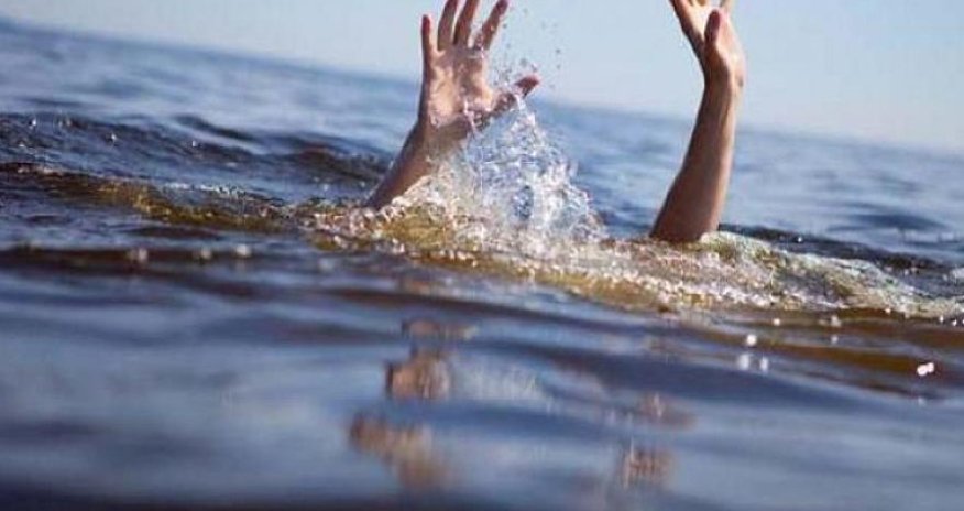 В Мардакяне спасли двух из четырех тонувших в море