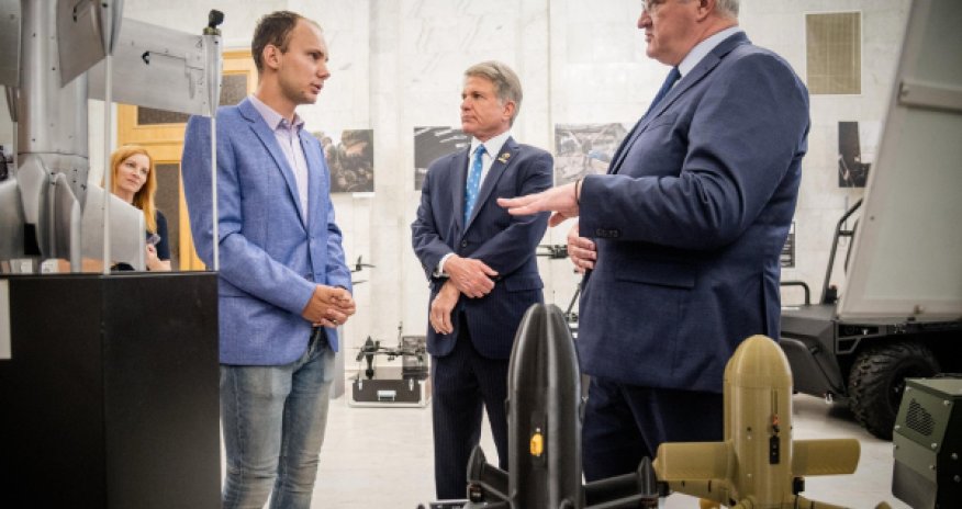 Конгрессмен отправился на украинский фронт