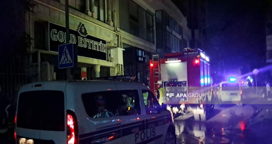 Nərimanovda çoxmərtəbəli binanın zirzəmisində yanğın olub, sakinlər təxliyə olunub