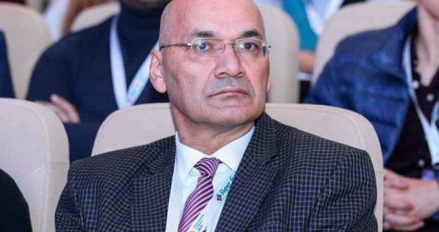 Osman Gündüz məktəblərdə telefonların yığılmasına qarşı çıxıb