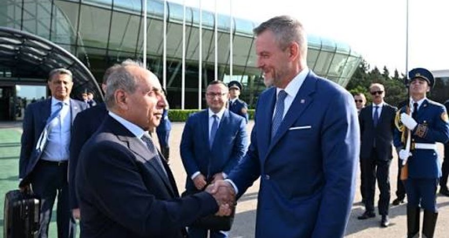 Визит президента Словакии в Азербайджан завершился