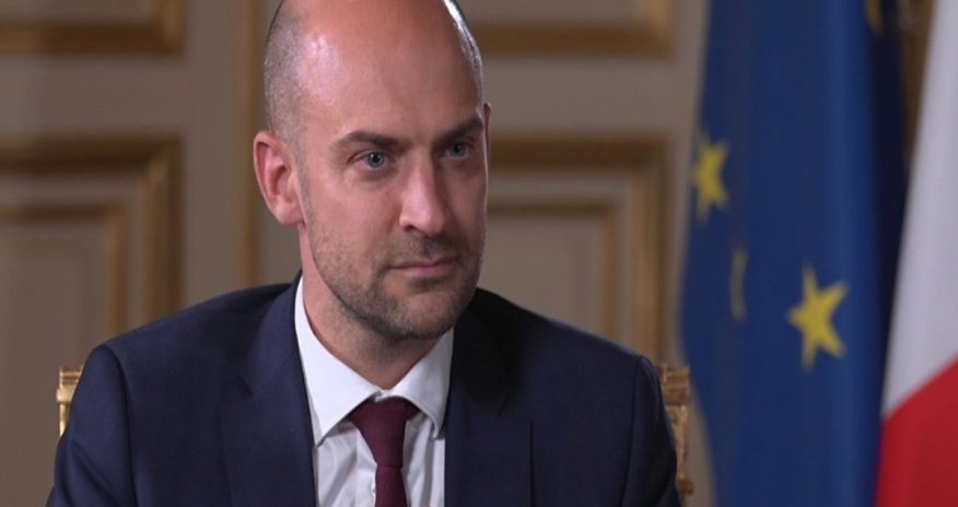 France says two diplomats detained by Iranian security forces