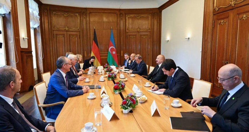 Azərbaycan və Almaniya prezidentlərinin geniş tərkibdə görüşü olub