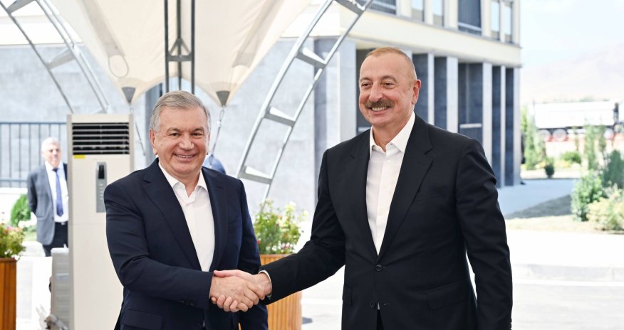 İlham Əliyev Şavkat Mirziyoyevi doğum günü münasibətilə təbrik edib