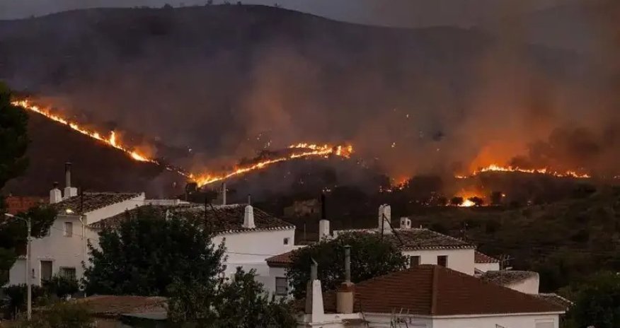 Fransada meşə yanğınları: daha 55 min nəfər təxliyə edilib