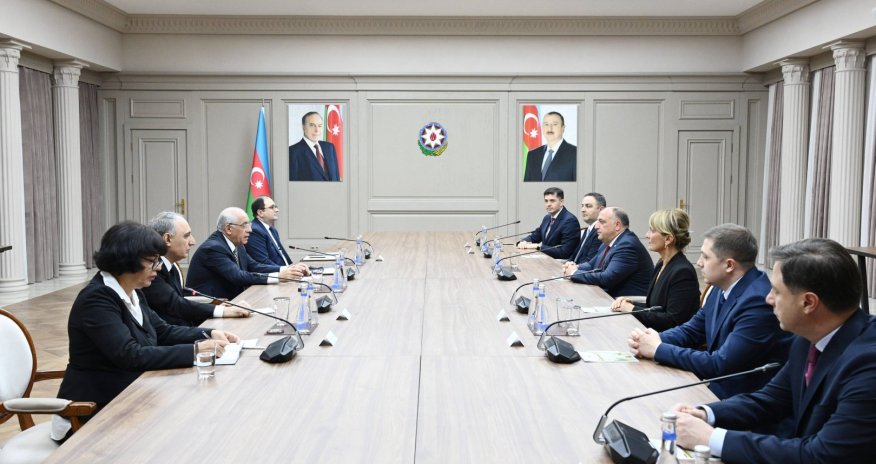 Baş nazir Əli Əsədov Gürcüstanın Baş prokuroru ilə görüşüb