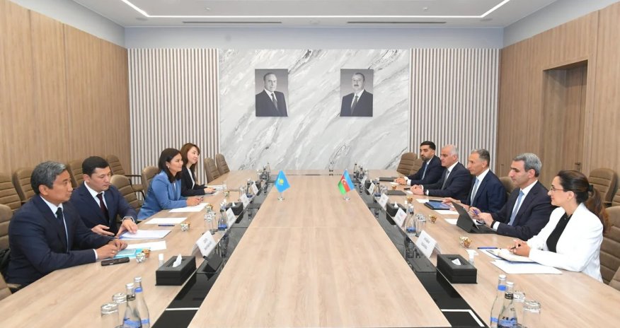 Azərbaycan və Qazaxıstan Orta Dəhlizin inkişafını müzakirə edib