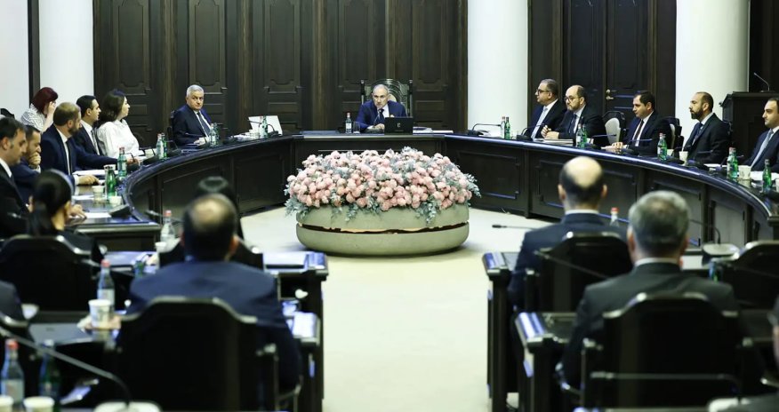 Ermənistanın yeni hökuməti ilk iclasını keçirib