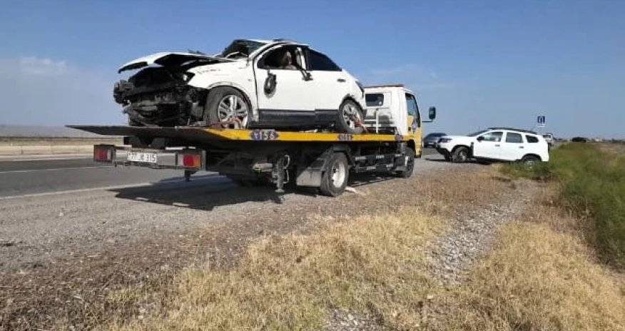 Hacıqabulda avtomobil beton arakəsməyə çırpıldı, bir nəfər öldü