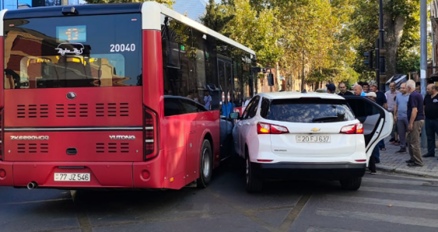 &ldquo;Baku Bus&rdquo; Gəncədə qəzaya düşdü