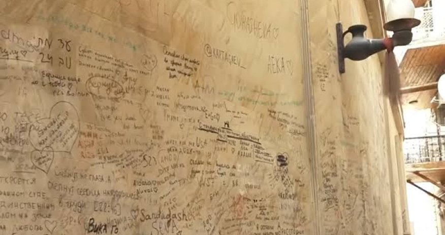 Управление "Ичеришехер": Нанесение надписей на исторические памятники недопустимо