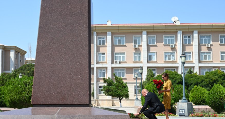 İlham Əliyev və Mehriban Əliyeva Naxçıvanda Heydər Əliyevin abidəsini ziyarət ediblər - Yenilənib