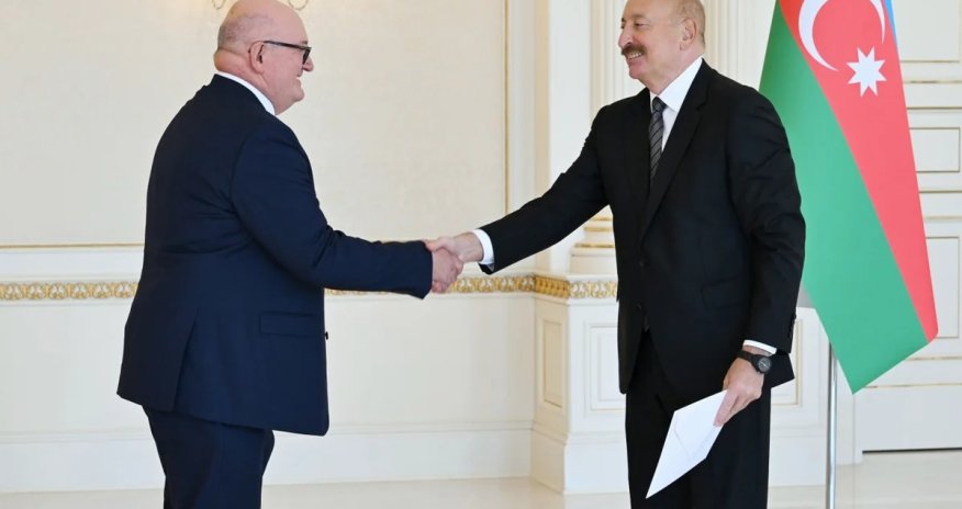 Əliyev Böyük Britaniyanın yeni səfirinin etimadnaməsini qəbul edib