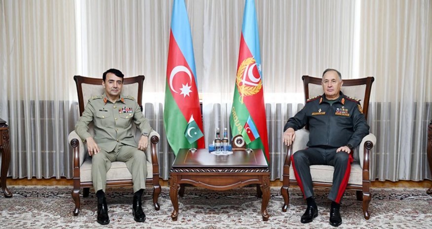 Kərim Vəliyev pakistanlı həmkarı ilə hərbi təhsillə bağlı müzakirələr aparıb